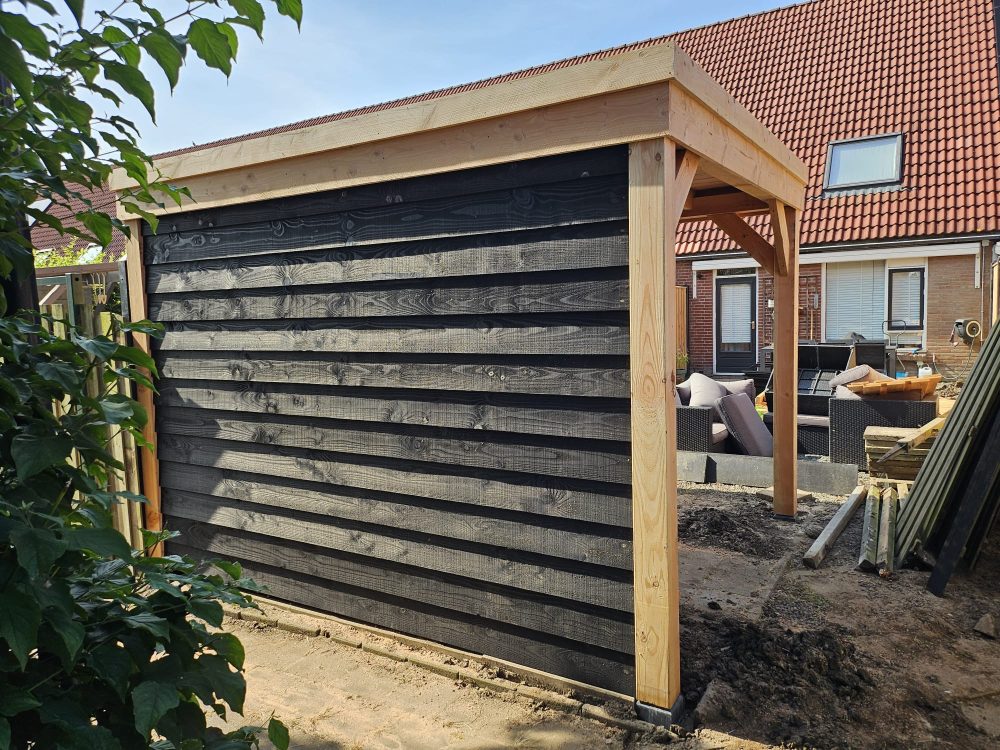 Zwart gedompelde wandprofielen van Douglas